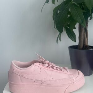 Women Size 9.5 Nike Blazer Low Platform Atmosphere DJ0292-600